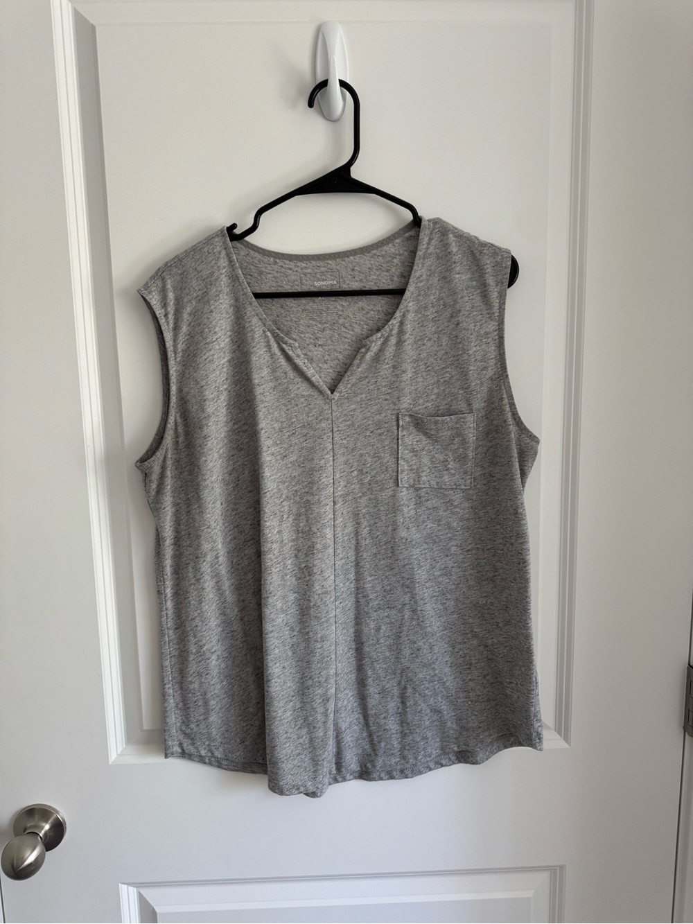Sonoma Light Gray V-Neck Sleeveless Pocket Tank